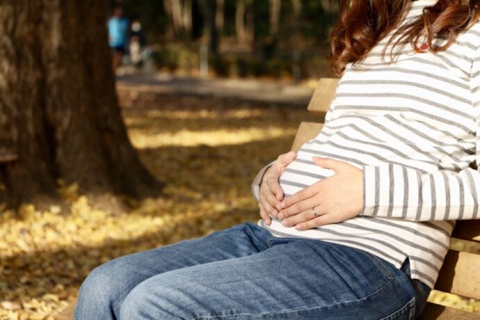 妊娠中は腰に負担がかかる！その「いててて……」をラクにする骨盤ケア方法