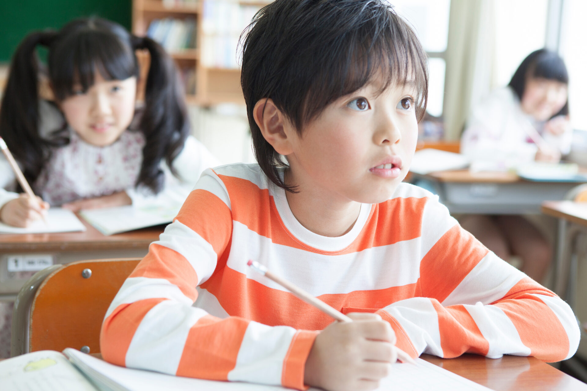 子どもの猫背改善には10秒あればいい!猫背矯正マイスター(R)のメソッド紹介